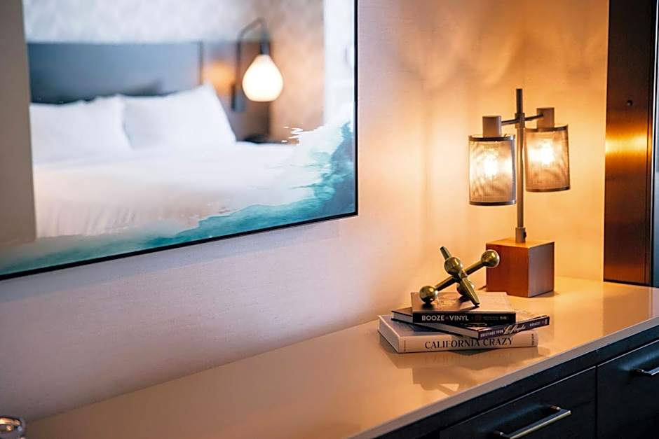 Renaissance Los Angeles Airport Hotel