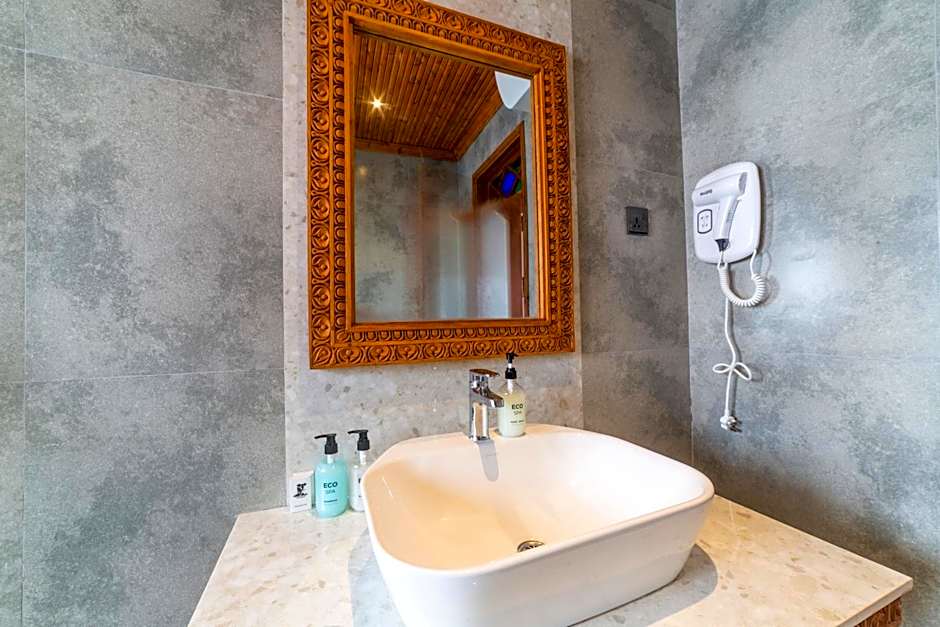 Tembo House Hotel