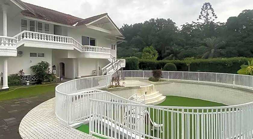 RedDoorz Plus @ Megamendung Puncak 2