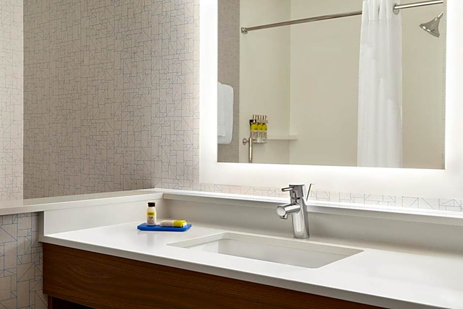 Holiday Inn Express And Suites Beaver Dam By IHG