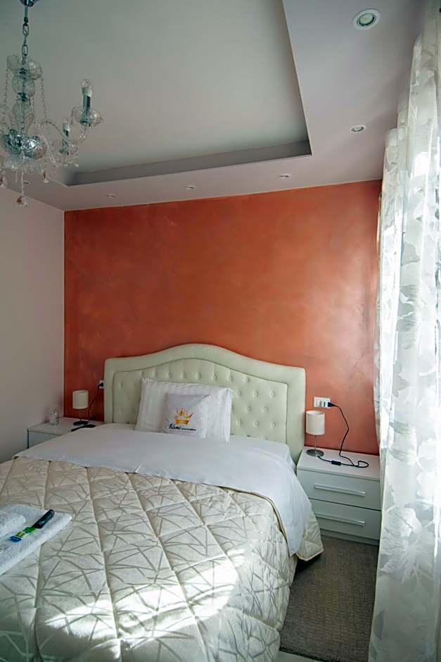 Klemi, rooms in old town Dolomia best home Check in automatico