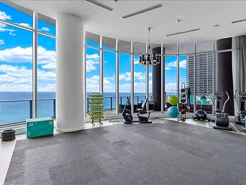 Beachside Contemporary Residence in Lyfe