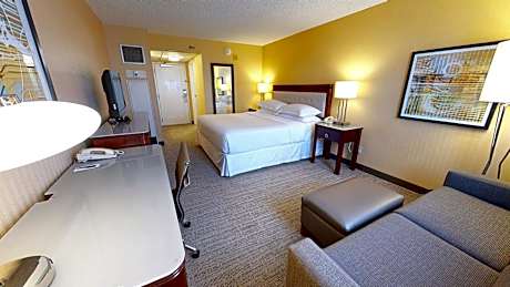 Club level, King Bed with Sofa bed