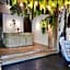 J Place Hotel