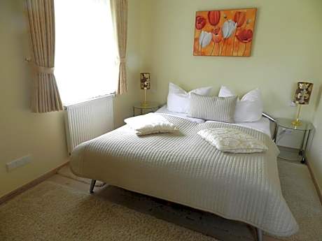 One-Bedroom Apartment with Balcony