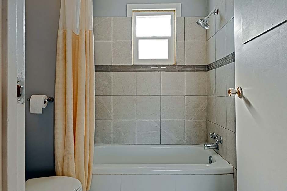 Hotel Bethel - Fort MacLeod, AB