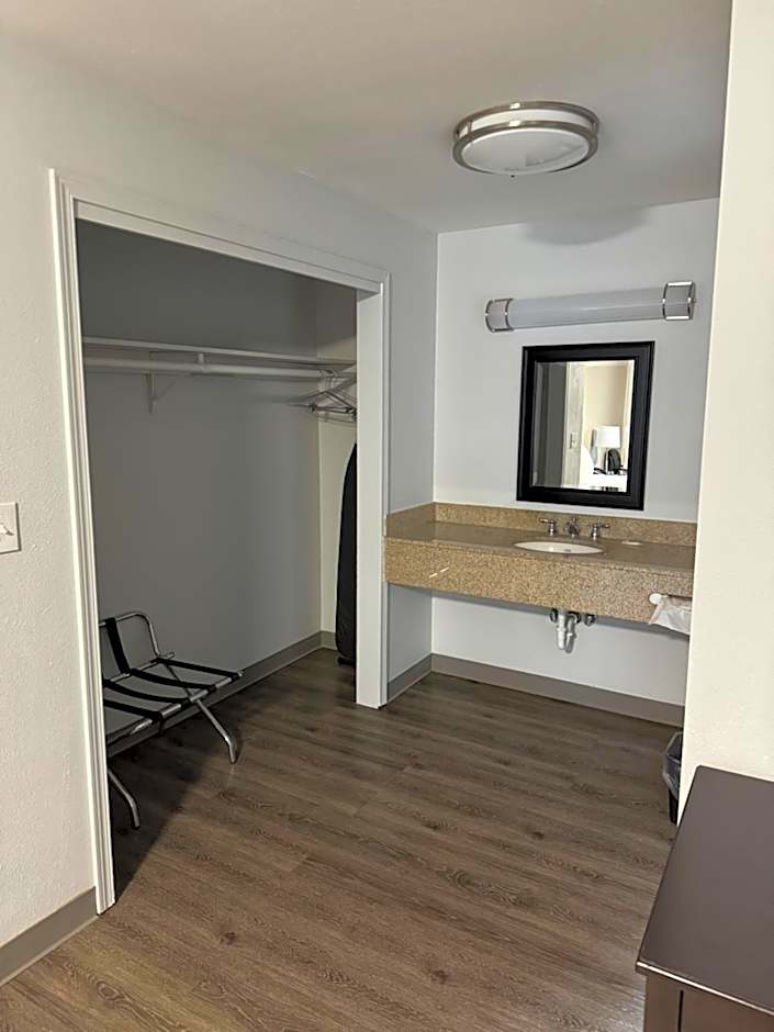 Studio 6 Suites Vancouver WA Waterfront