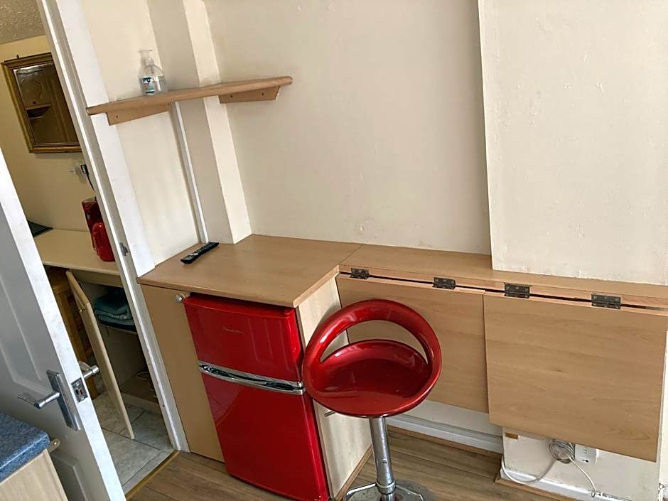 Harman Suites Self-Catering Apartments Free WIFI & Parking