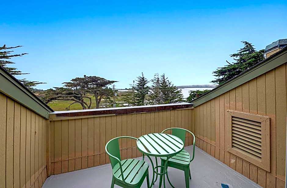 Bodega Coast Inn and Suites
