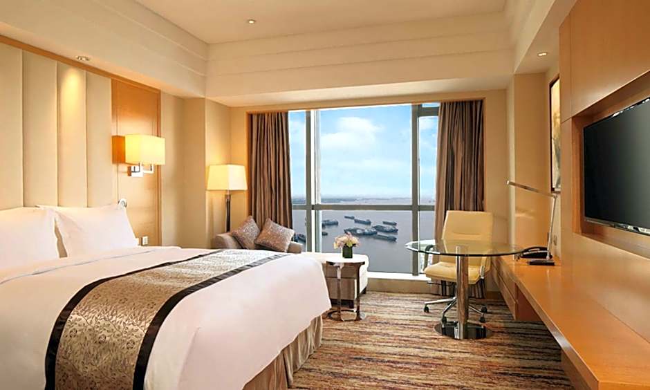 Photo 1 of 2 of Deluxe 1 King Bed, River View