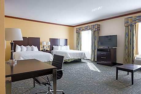 2 Queen Beds Studio Suite Nonsmoking Free Wi-fi/32 Inch Hdtv/sofabed/ Refrigerator/microwave/