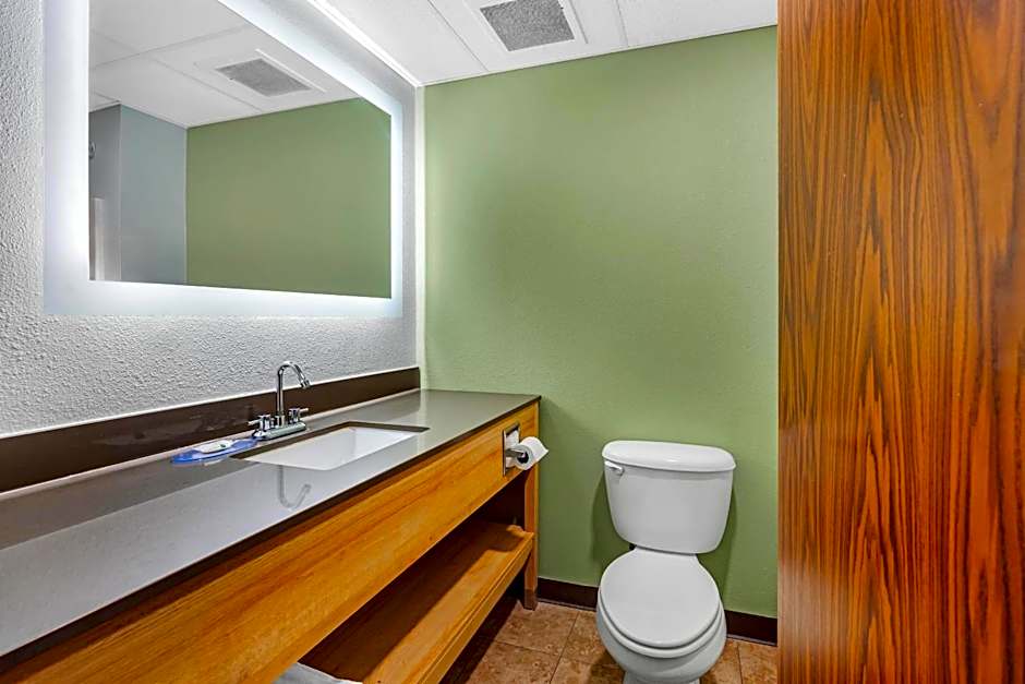 Quality Inn & Suites Monterey I-40