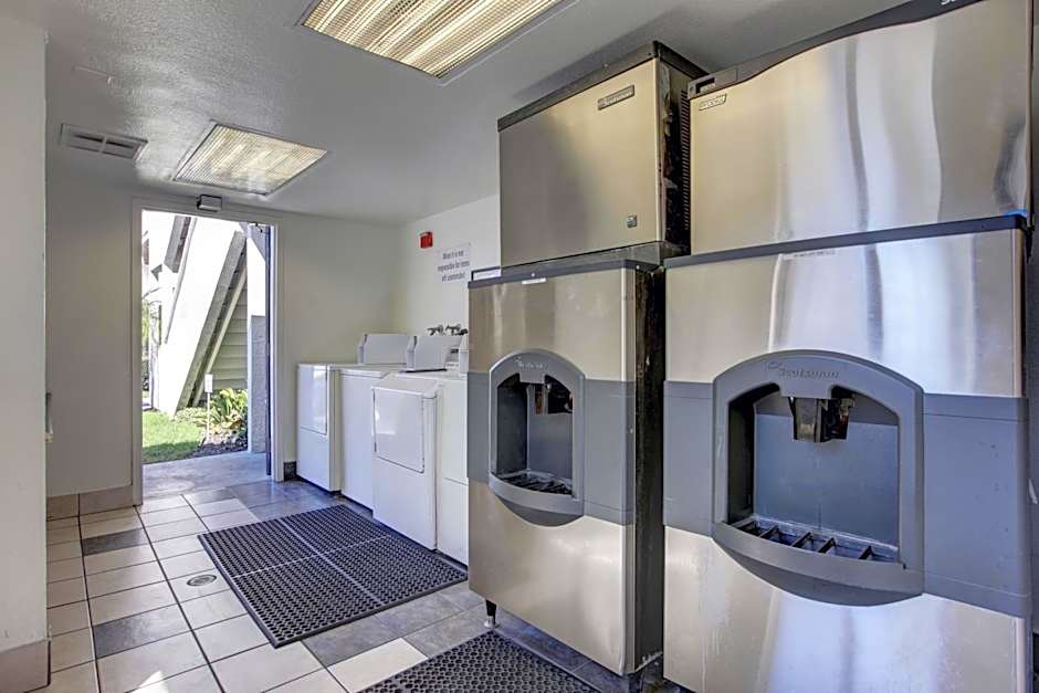 Motel 6-Bellflower, CA - Los Angeles