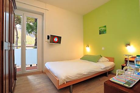 Single Room with Balcony and Mountain View