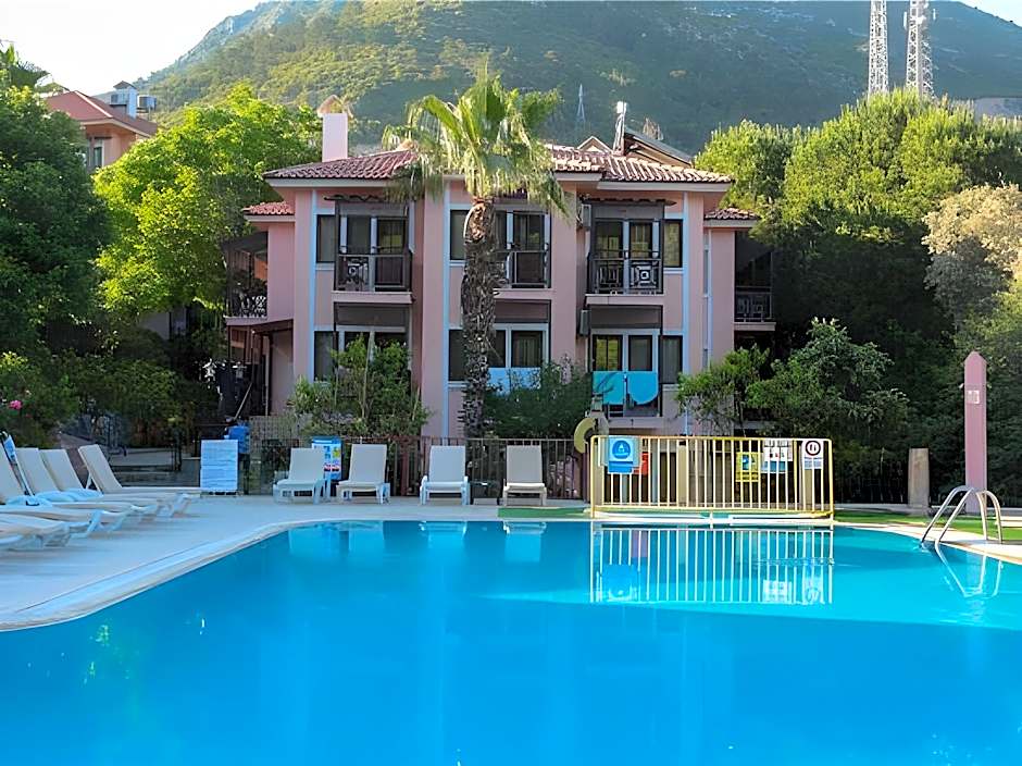 Club Pink Palace Hotel