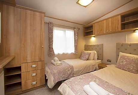 Pet Friendly Platinum Holiday Caravan with Loch View 3 Bed