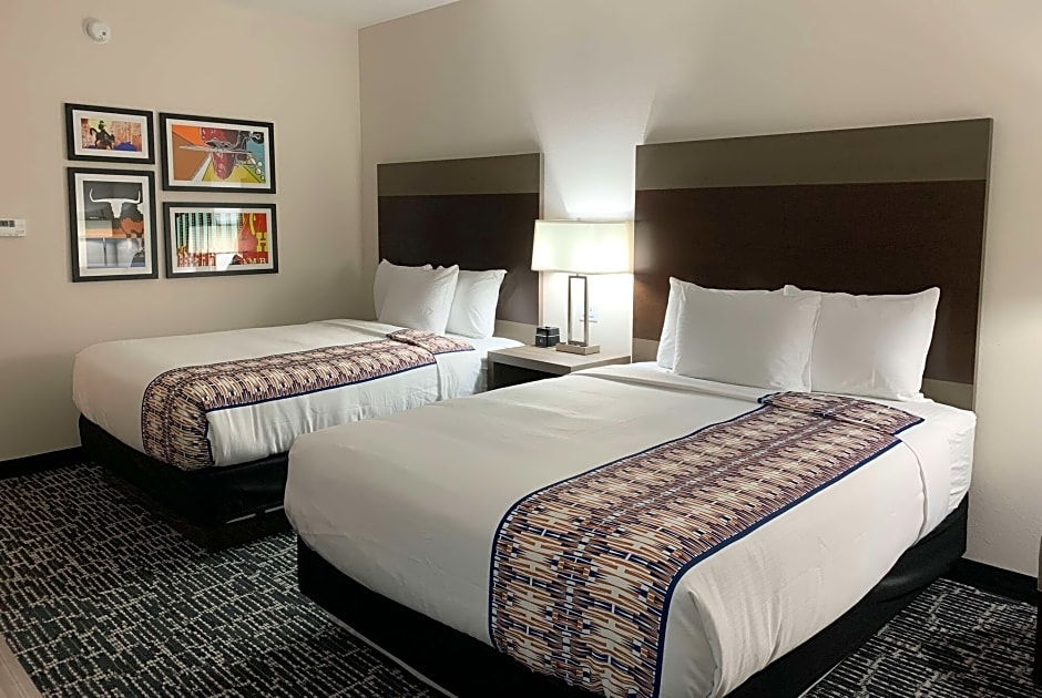 La Quinta Inn & Suites by Wyndham-Red Oak TX IH-35E