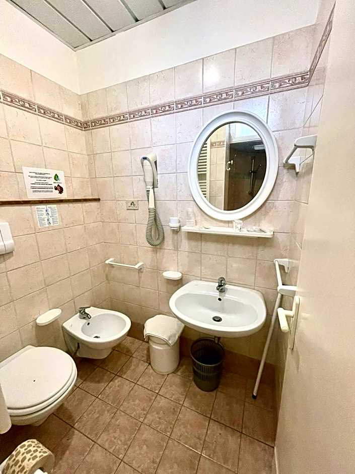 Hotel Crystal con Piscina Estiva Privata - SPIAGGIA INCLUSA con Formula All Inclusive