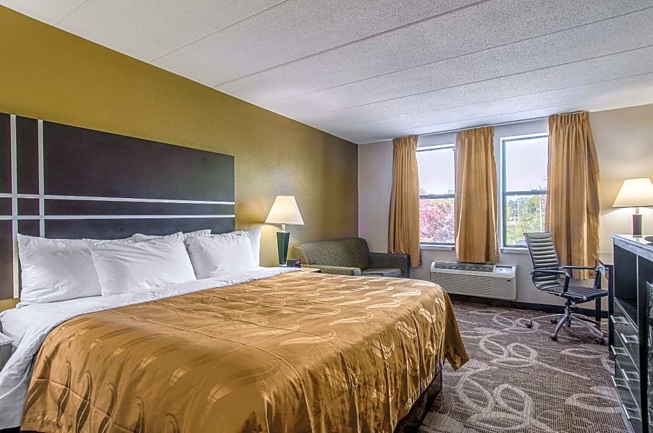 La Casa Inn & Suites-Middleboro