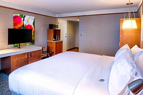 King Room with Bath Tub - Mobility Access