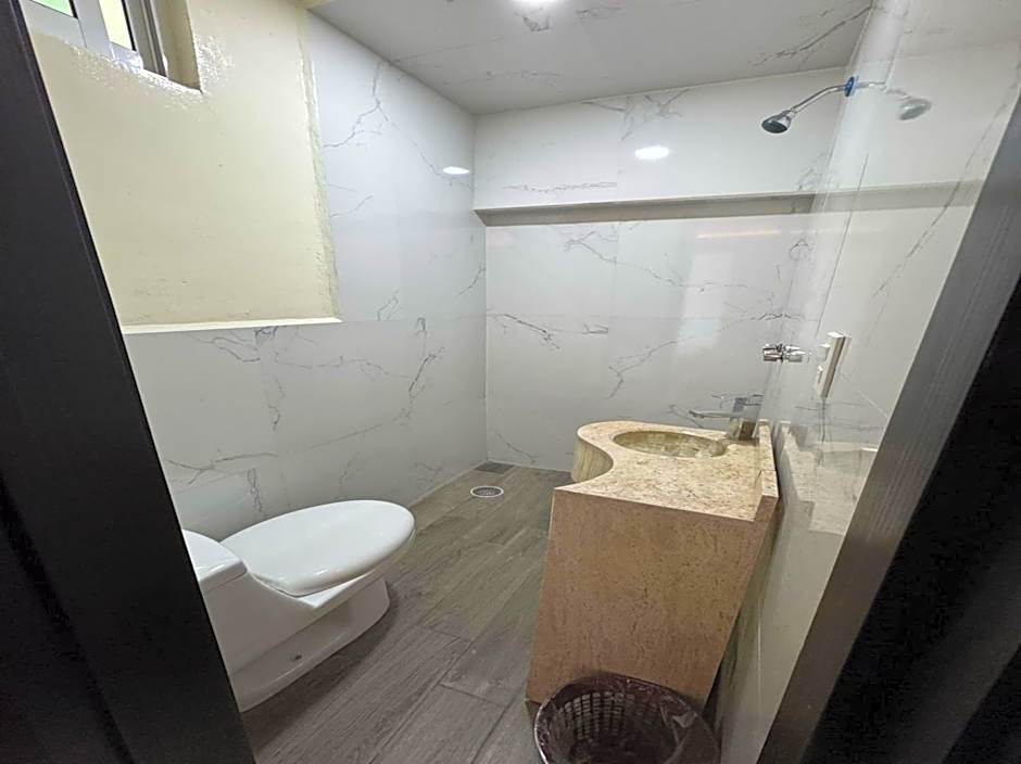 OYO Hotel Familiar Tollan