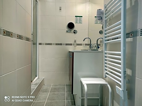 Quadruple Room with Shower