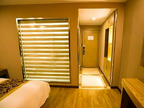 GTR - 1 Bed Guest Room no Window