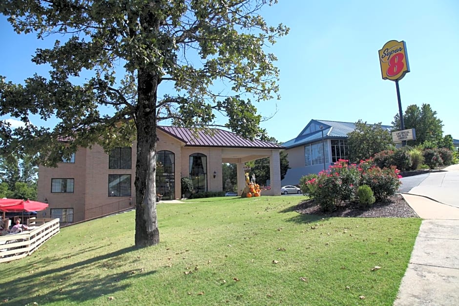 Super 8 by Wyndham Branson/Andy Williams Theatre