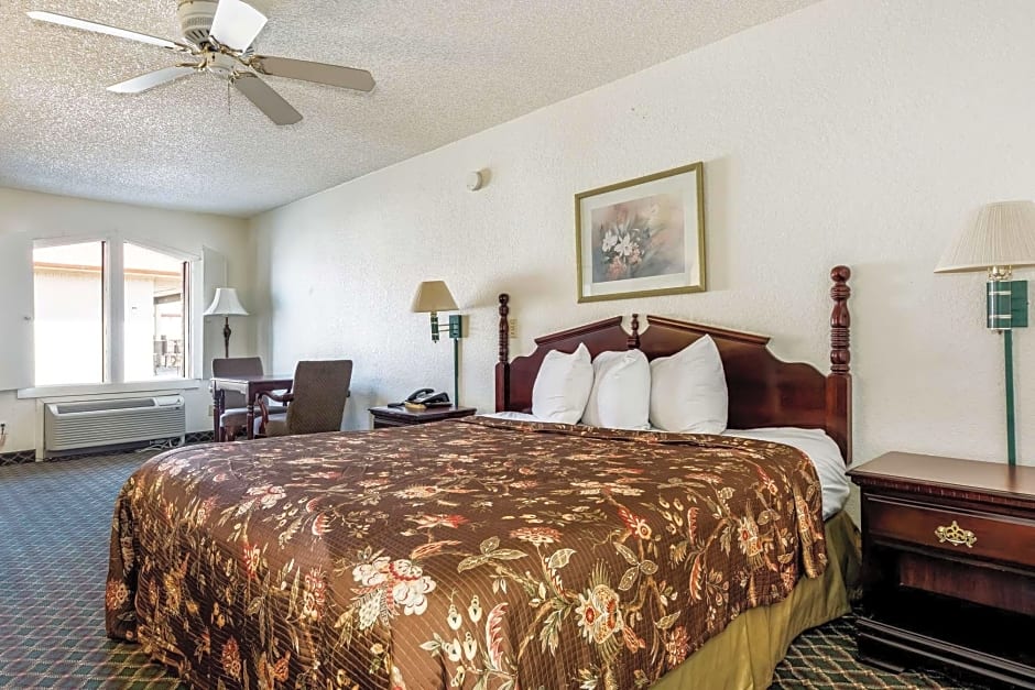 Americas Best Value Inn Paris