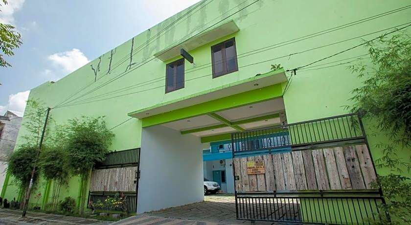 RedDoorz Syariah @ Kartohardjo Madiun