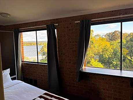 King and Single Suite