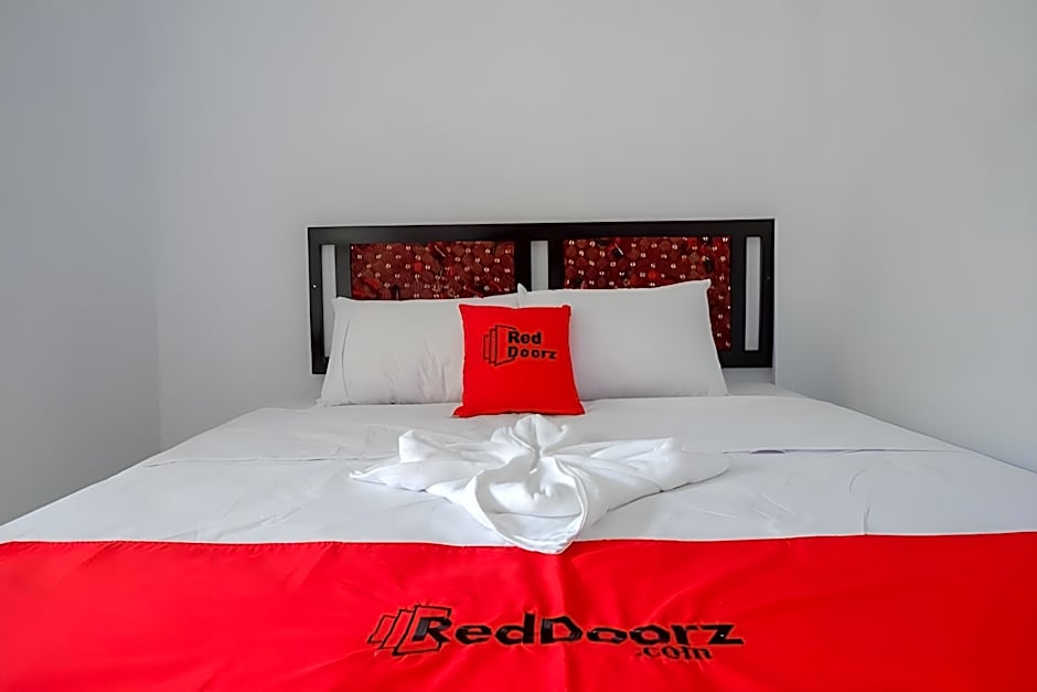 RedDoorz Syariah near Alun Alun Balai Kota Tegal