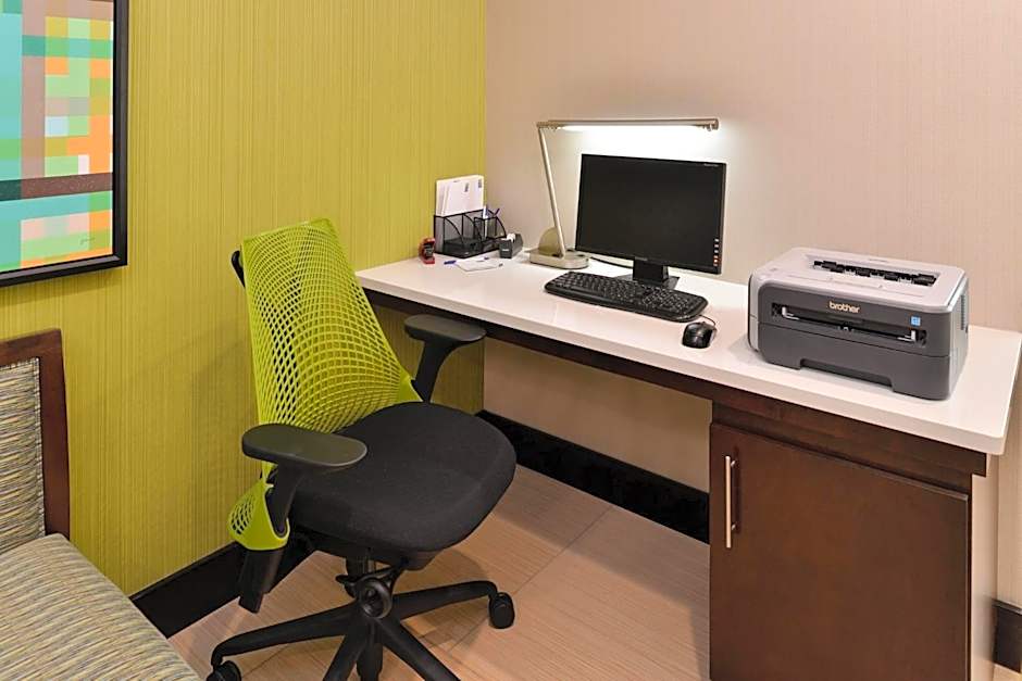 Holiday Inn Express Hotel & Suites Cincinnati-Blue Ash By IHG