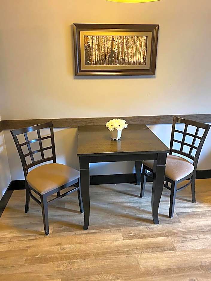 Sweet Condo Canmore GR：）