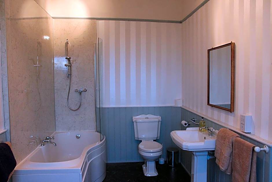 Kelly House Country B&B