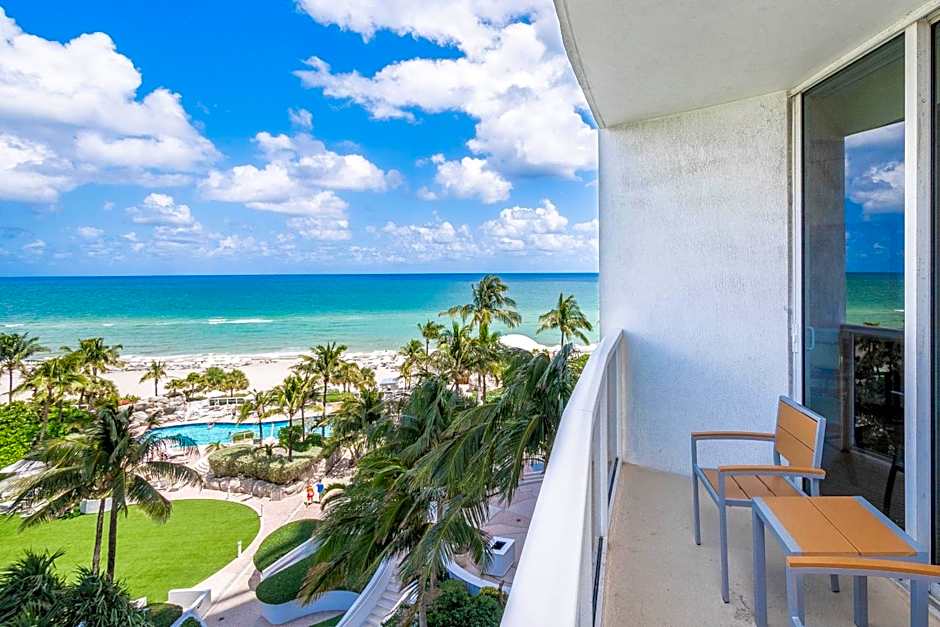 TRUMP INTL 2 BEDROOM APARTMENT 1600 Sqf Ocean and Bay View