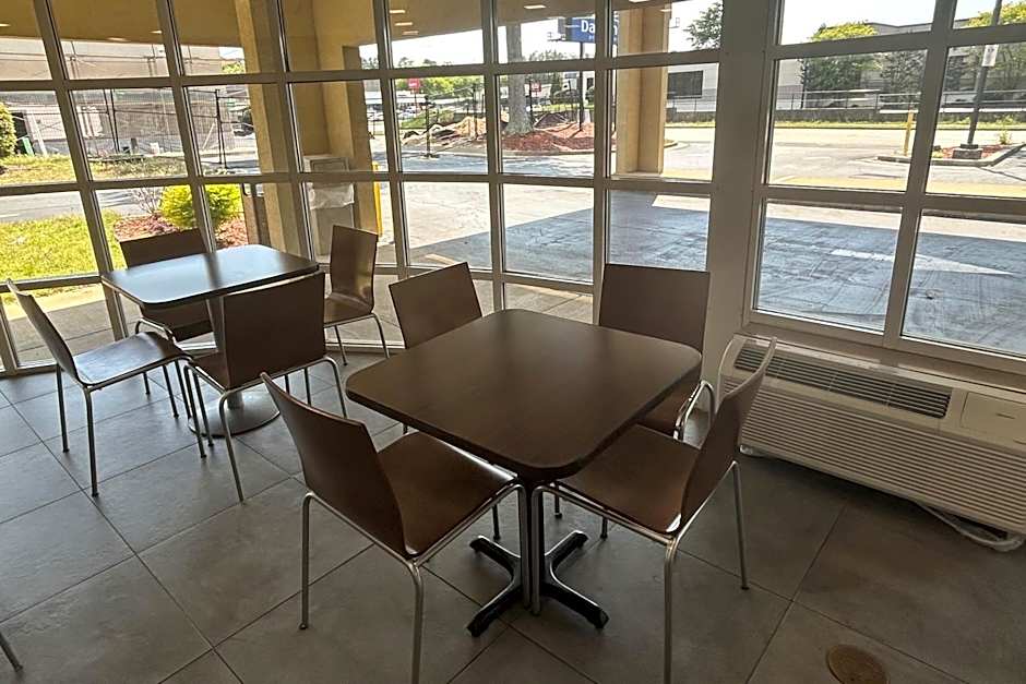 Days Inn by Wyndham Atlanta Stone Mountain