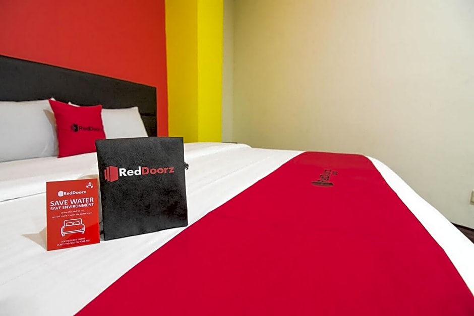 RedDoorz near ITC Mangga Dua