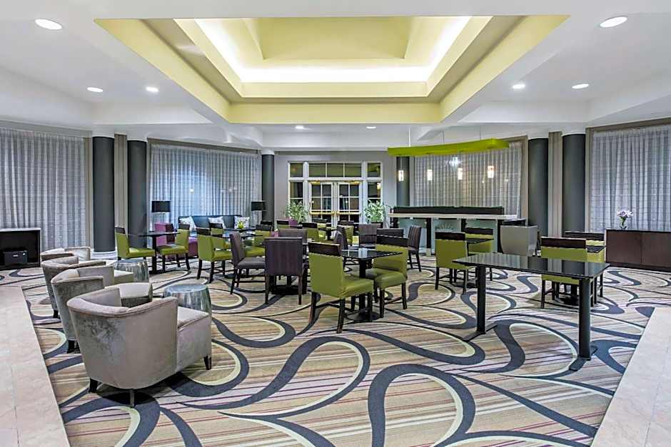 La Quinta Inn & Suites by Wyndham Dallas Arlington South