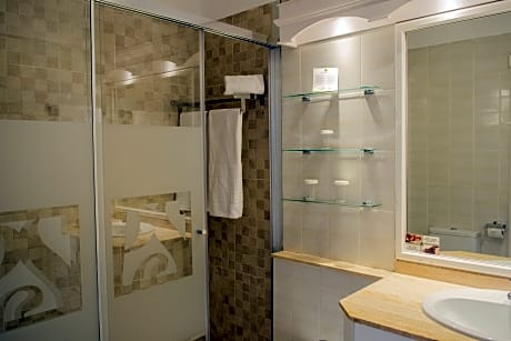 1 BEDROOM APARTMENT 2 ADULTS + 2 CHILDREN