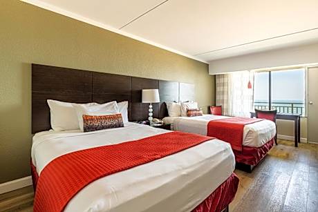 Queen Room with Two Queen Beds with Ocean View - Non-Smoking
