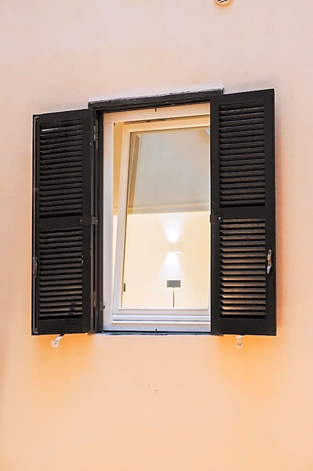 Albergo Delle Regioni, Barberini - Fontana di Trevi