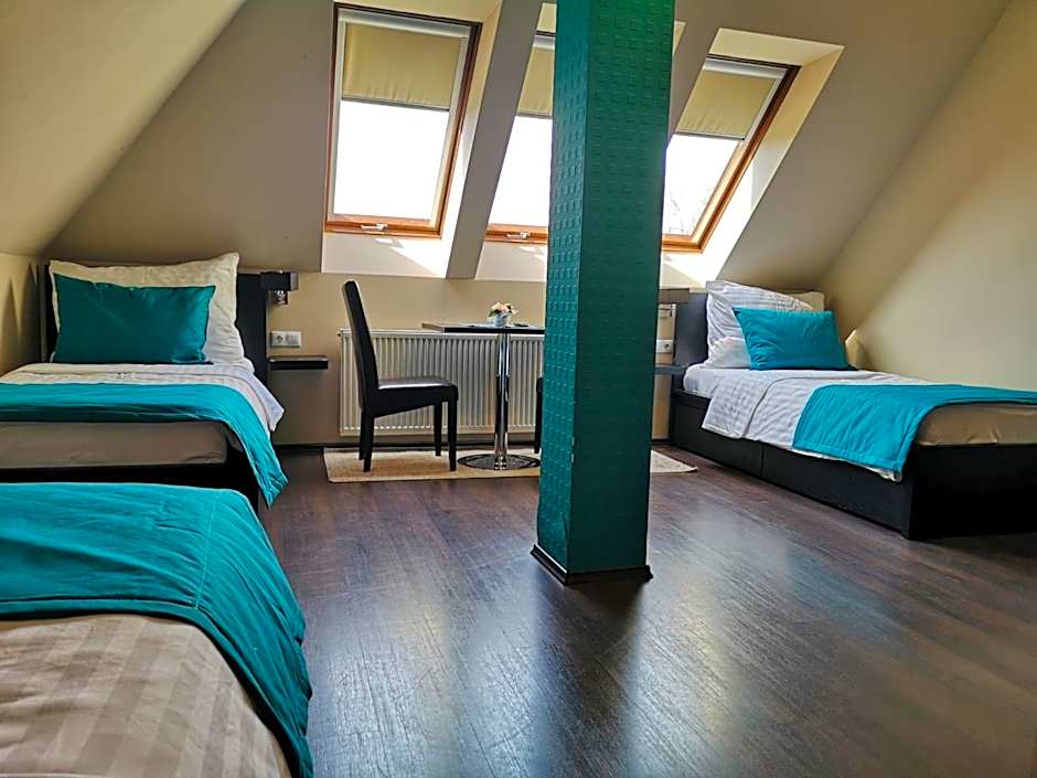 Parton Hotel & Bowling