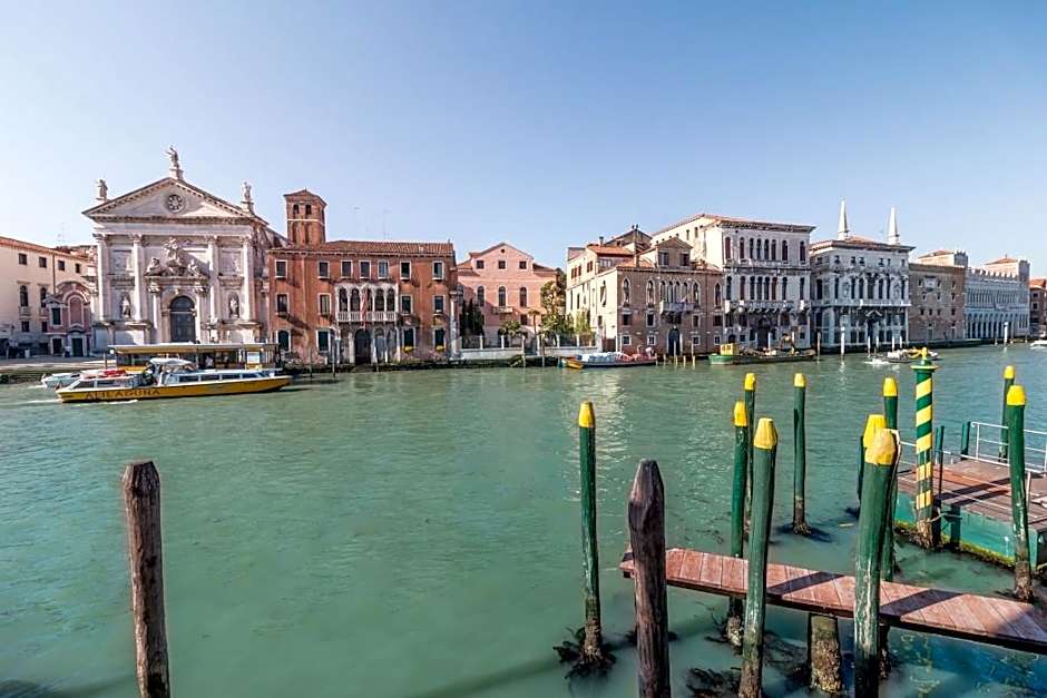 Admiral Emo Palace Over Canal Grande