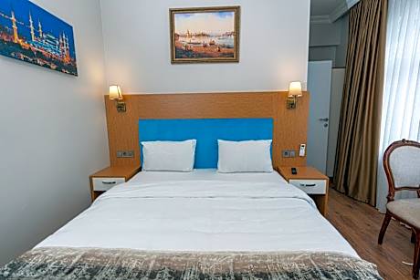 Double Room with Street View, No Smoking