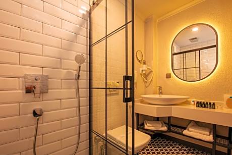 Family Room (4 Adults)