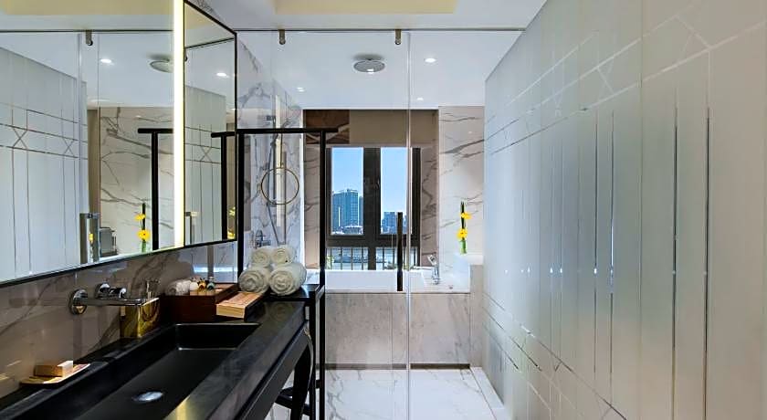 Ln Hotel Five