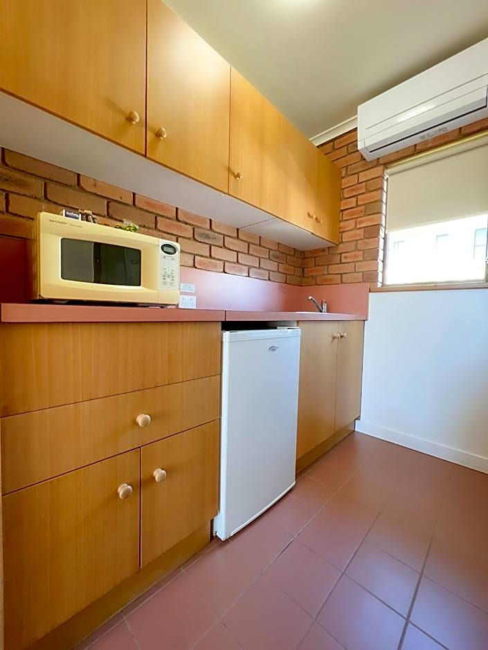Summerhill Motor Inn - Adults Only