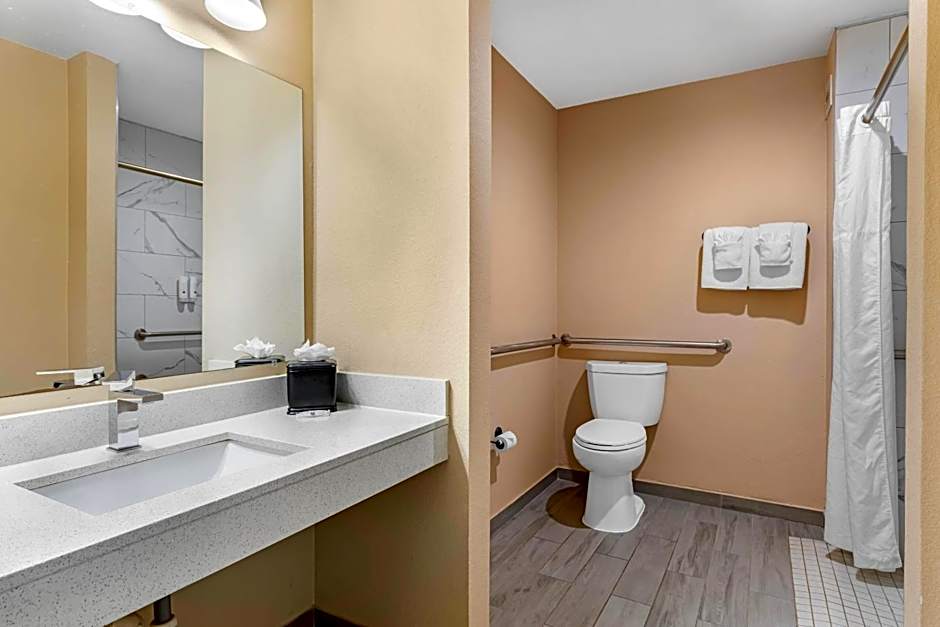 Quality Inn & Suites Plano