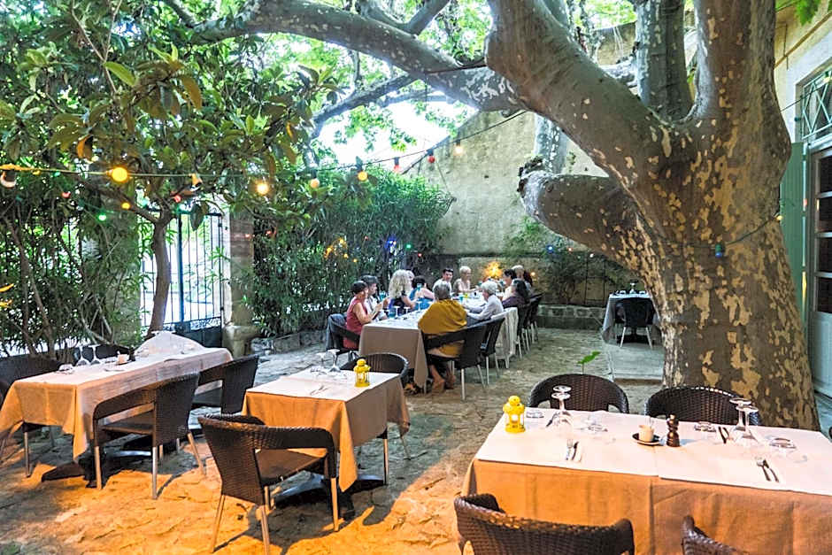 Logis hotel restaurant de Provence